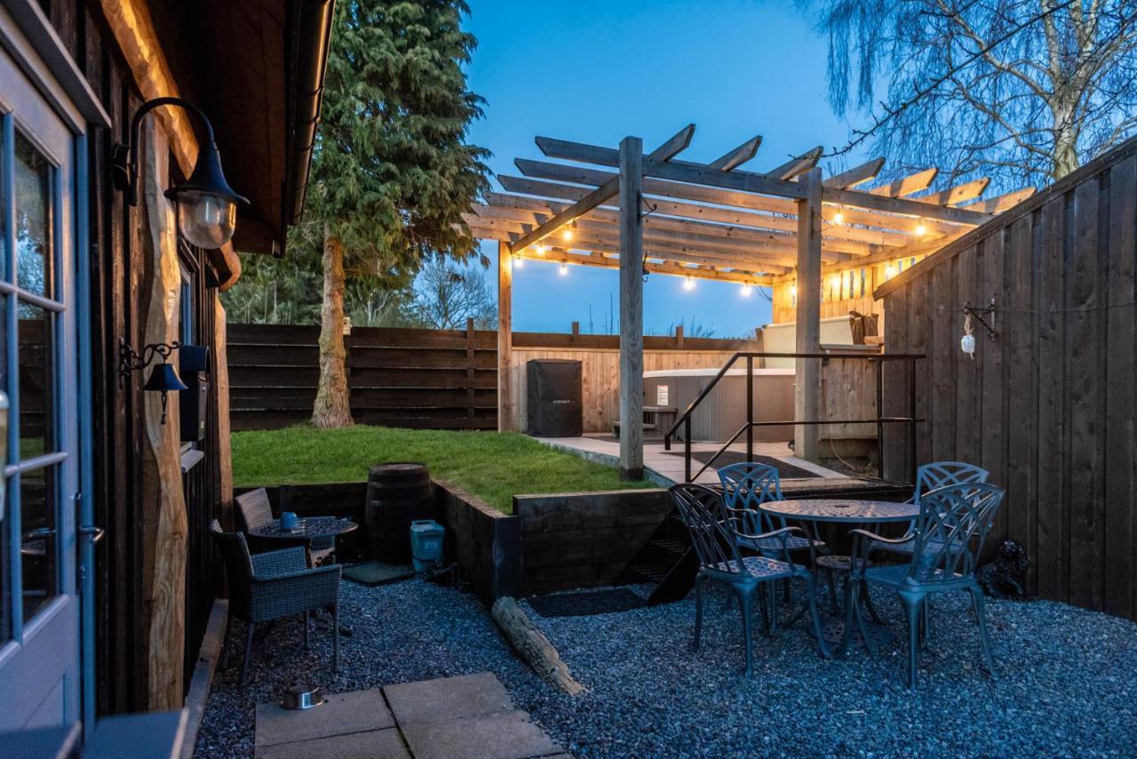 Rowanlea Lodge With Hot Tub Marykirk 外观 照片