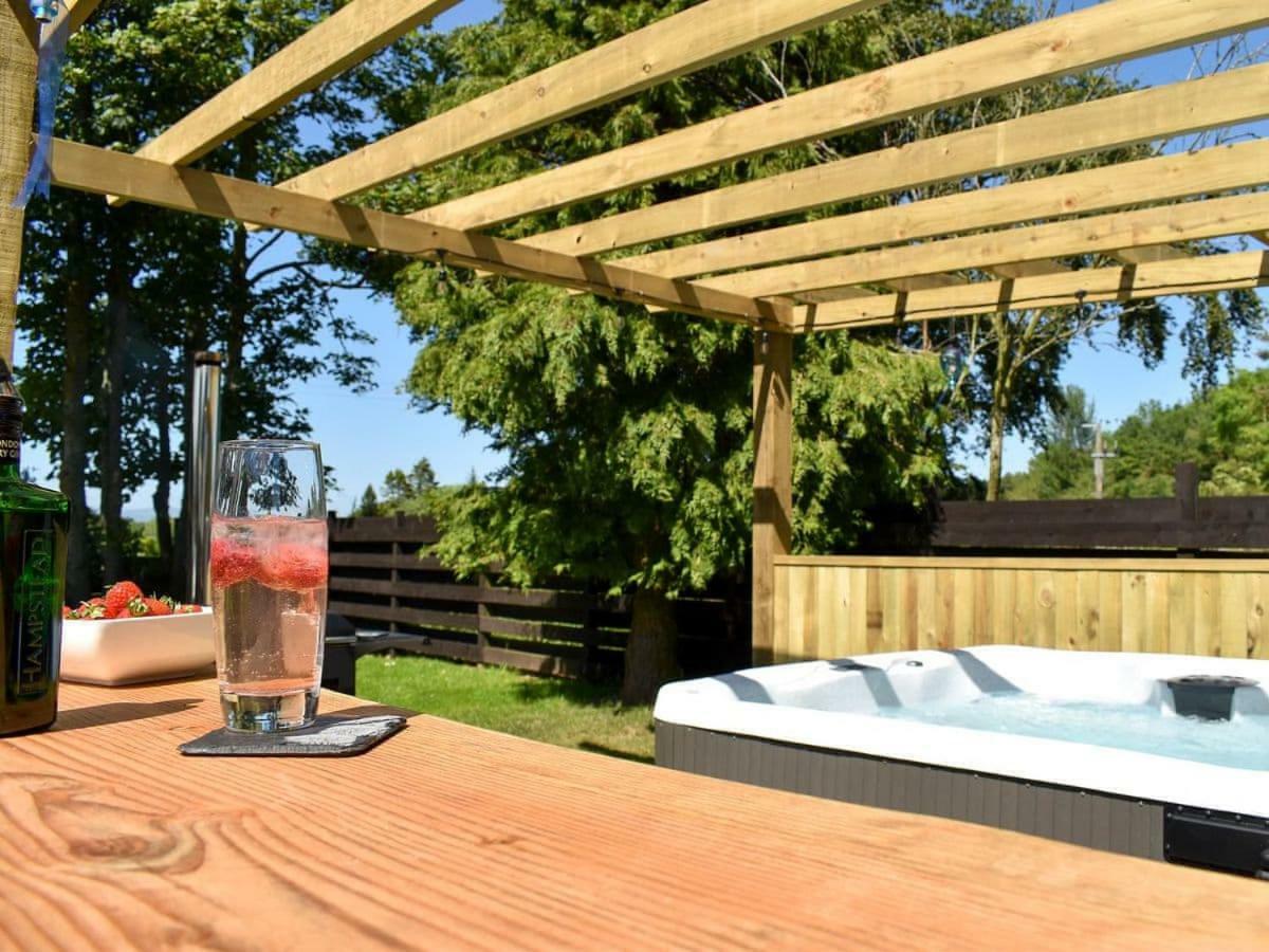 Rowanlea Lodge With Hot Tub Marykirk 外观 照片